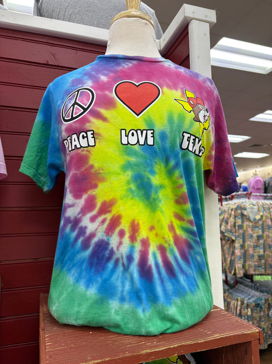 Buc-ee’s Adult Tie Dye Peace Love Buc-ee’s cotton T-Shirt