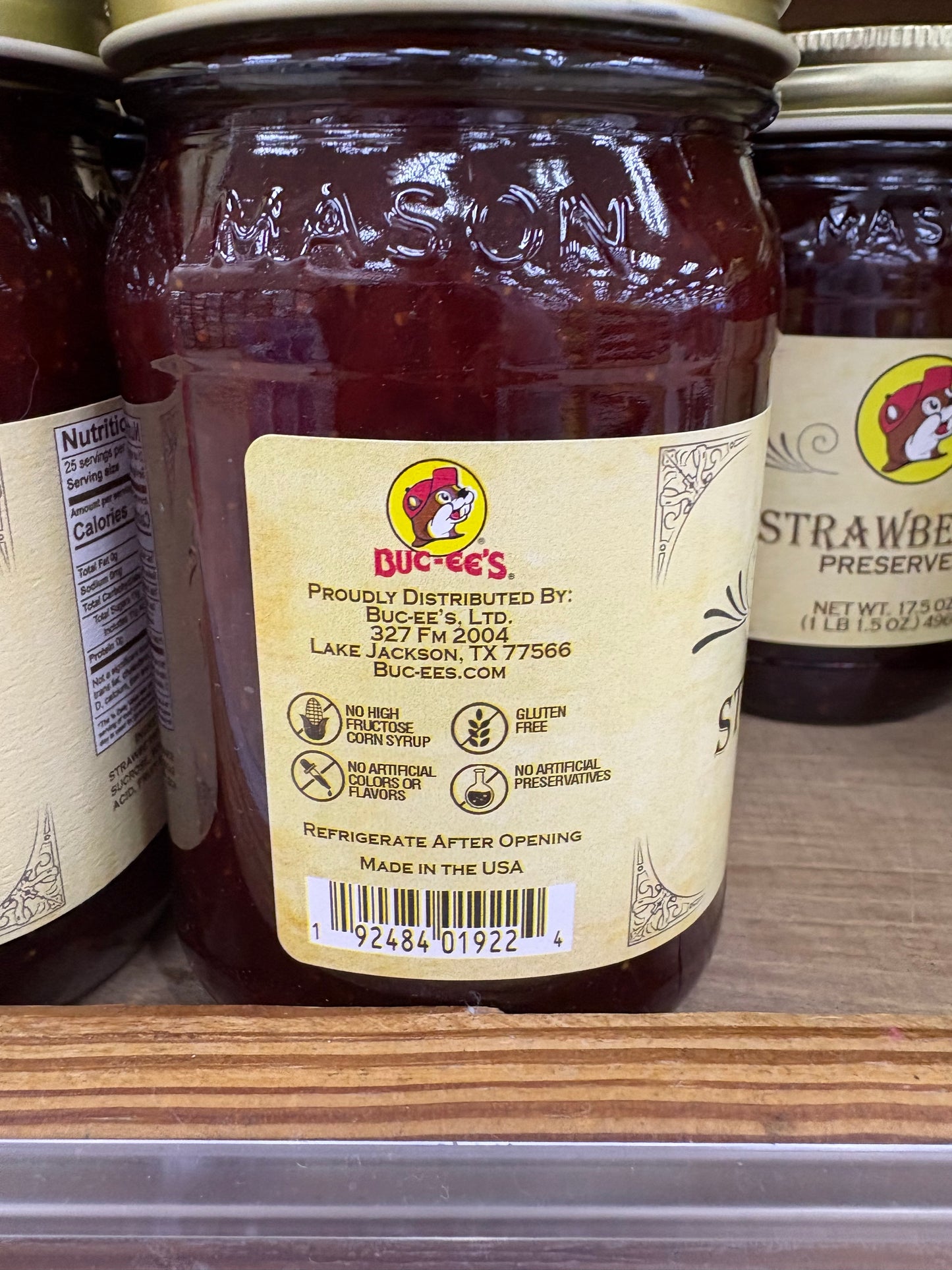 Buc-ees Strawberry Preserves 17.5 oz Glass Jar